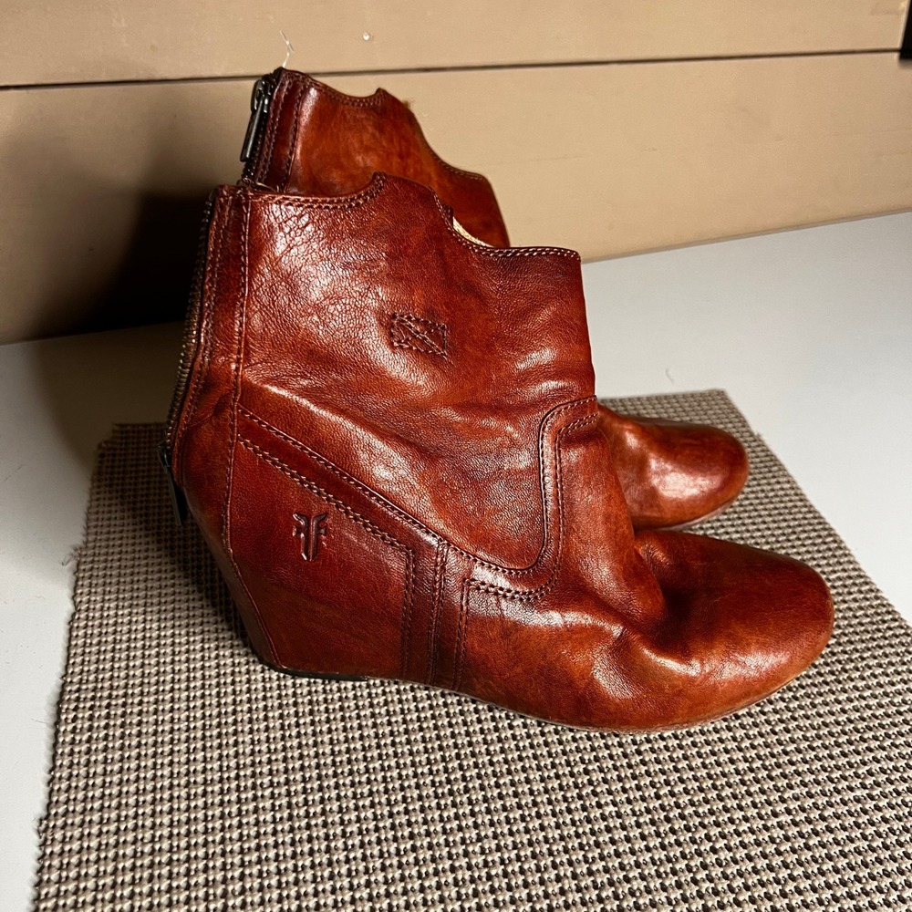 Frye Jillian Back Zip Wedge Ankle Boots Cognac Brown Leather 3470655 Womens 7M